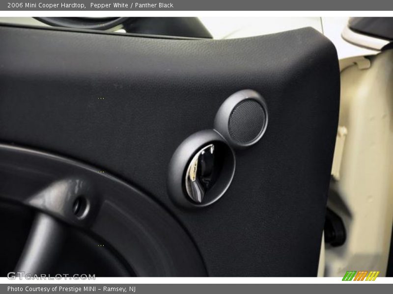 Pepper White / Panther Black 2006 Mini Cooper Hardtop