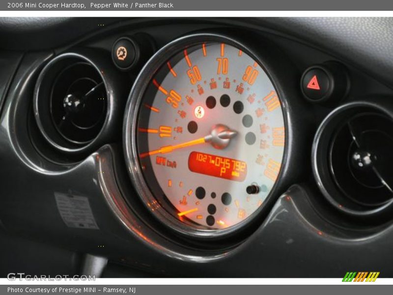 Pepper White / Panther Black 2006 Mini Cooper Hardtop