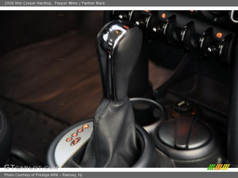 Pepper White / Panther Black 2006 Mini Cooper Hardtop