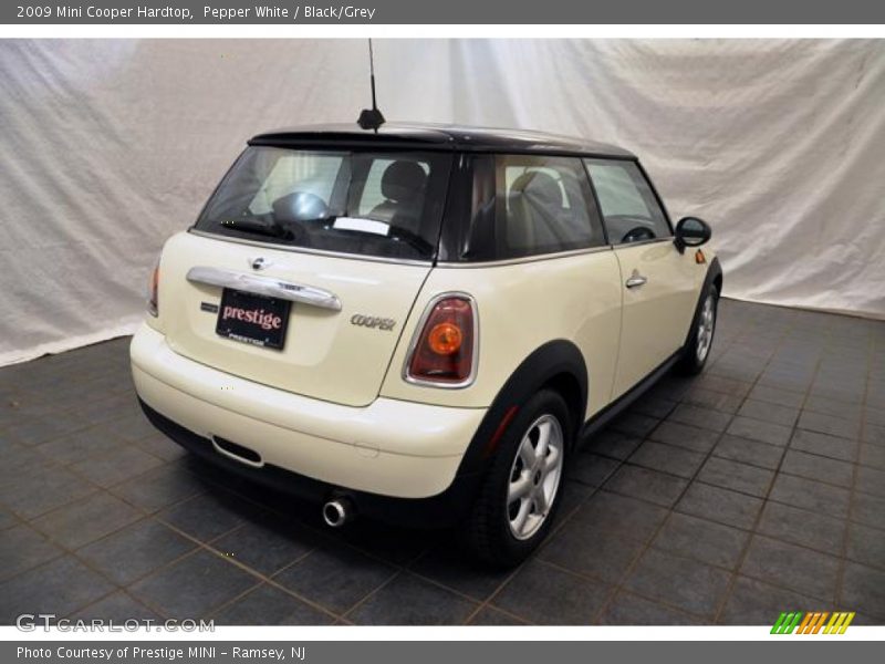 Pepper White / Black/Grey 2009 Mini Cooper Hardtop
