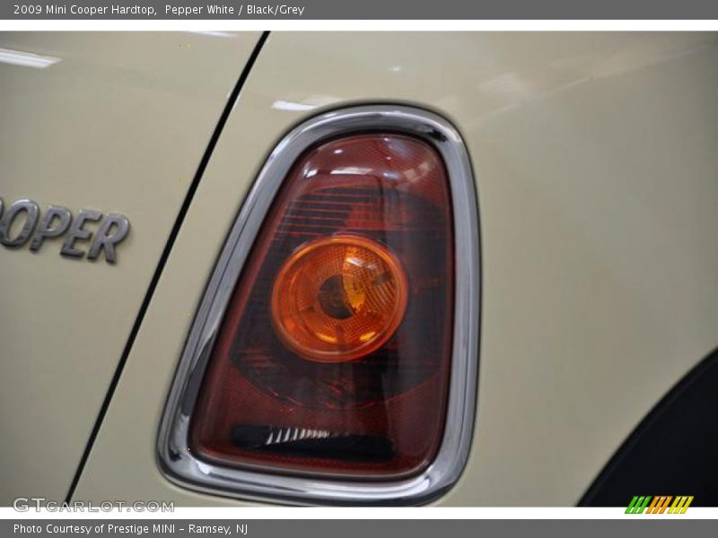 Pepper White / Black/Grey 2009 Mini Cooper Hardtop