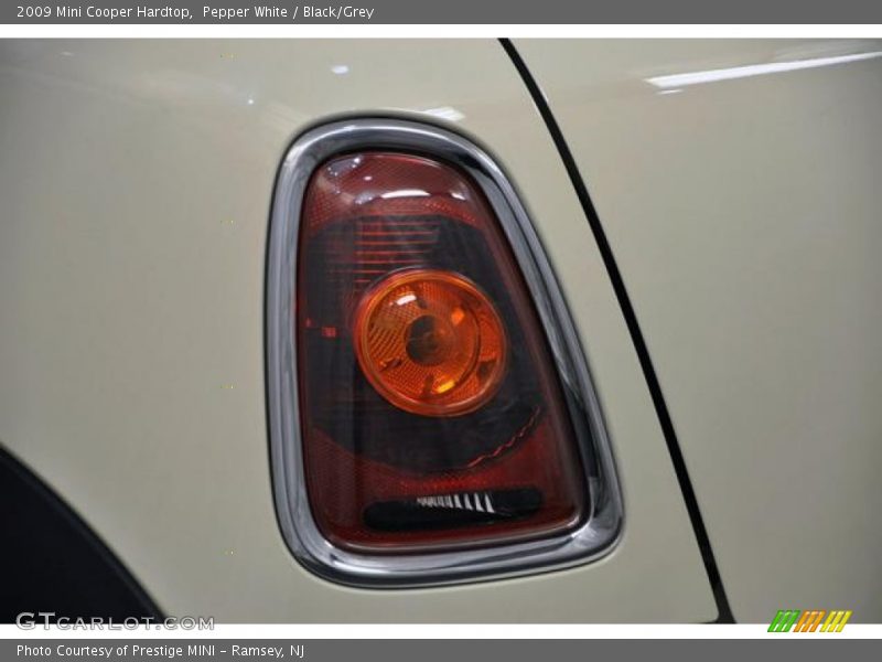Pepper White / Black/Grey 2009 Mini Cooper Hardtop