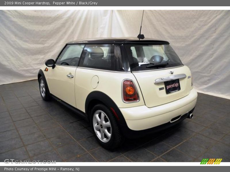 Pepper White / Black/Grey 2009 Mini Cooper Hardtop