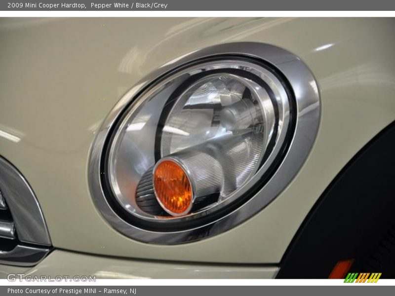 Pepper White / Black/Grey 2009 Mini Cooper Hardtop