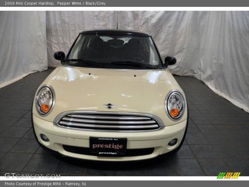 Pepper White / Black/Grey 2009 Mini Cooper Hardtop