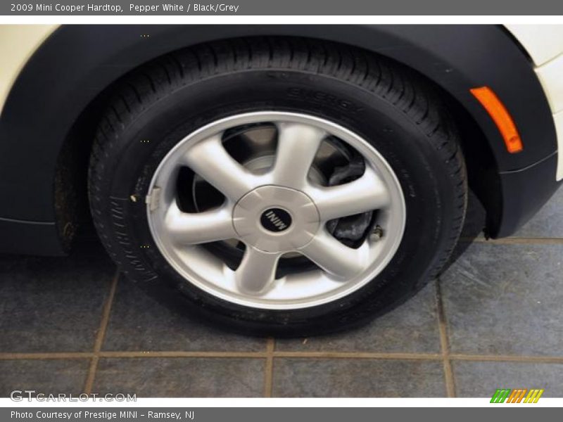 Pepper White / Black/Grey 2009 Mini Cooper Hardtop