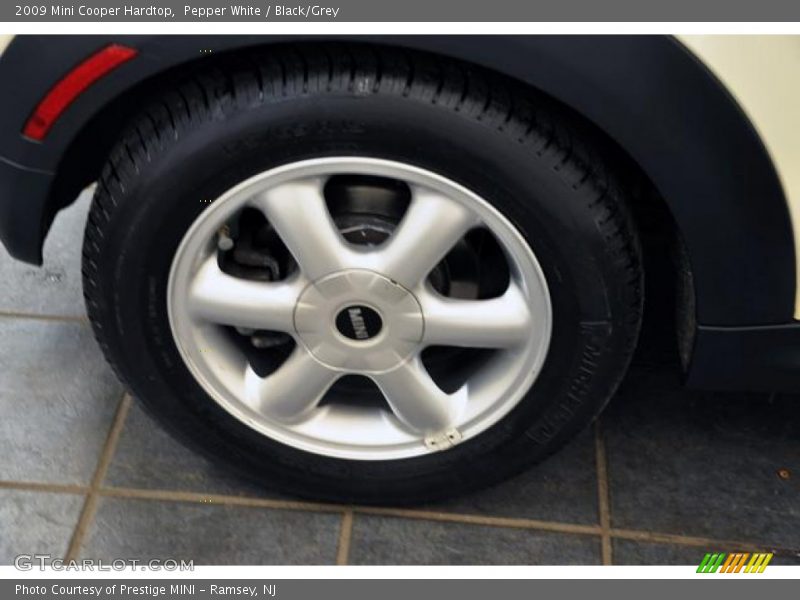Pepper White / Black/Grey 2009 Mini Cooper Hardtop