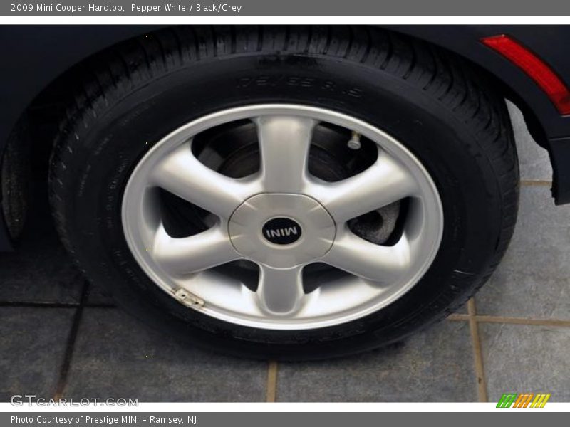 Pepper White / Black/Grey 2009 Mini Cooper Hardtop