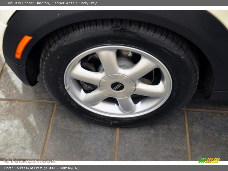 Pepper White / Black/Grey 2009 Mini Cooper Hardtop