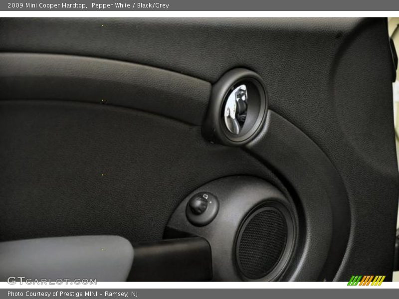 Pepper White / Black/Grey 2009 Mini Cooper Hardtop
