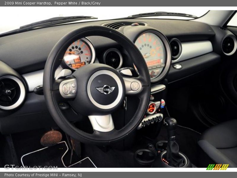 Pepper White / Black/Grey 2009 Mini Cooper Hardtop