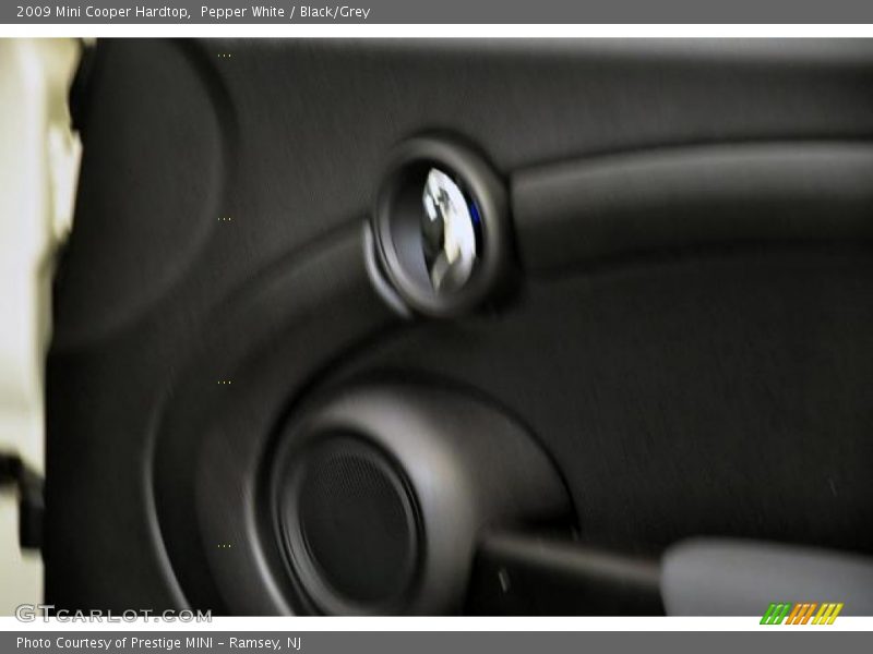 Pepper White / Black/Grey 2009 Mini Cooper Hardtop