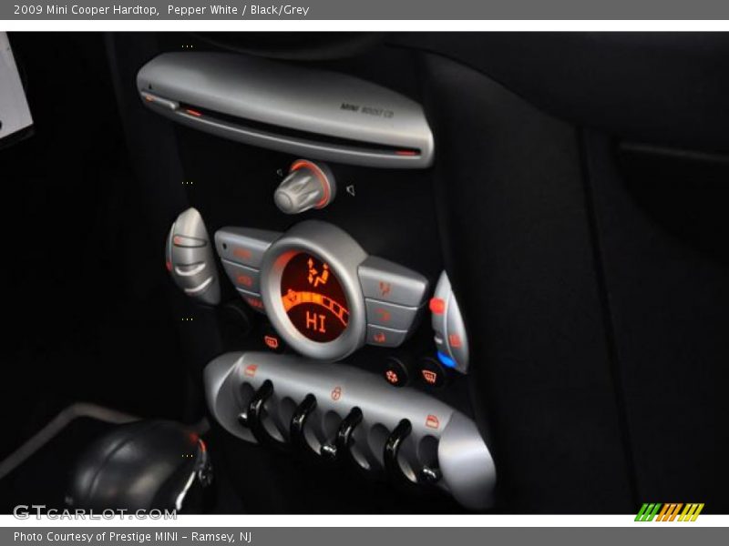 Pepper White / Black/Grey 2009 Mini Cooper Hardtop