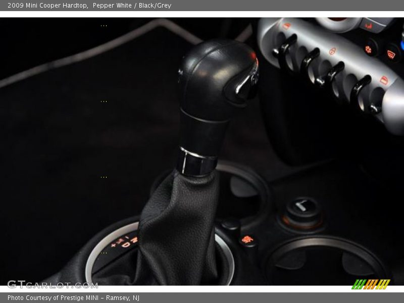 Pepper White / Black/Grey 2009 Mini Cooper Hardtop