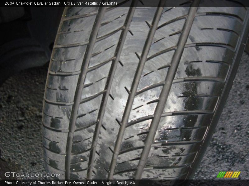 Ultra Silver Metallic / Graphite 2004 Chevrolet Cavalier Sedan