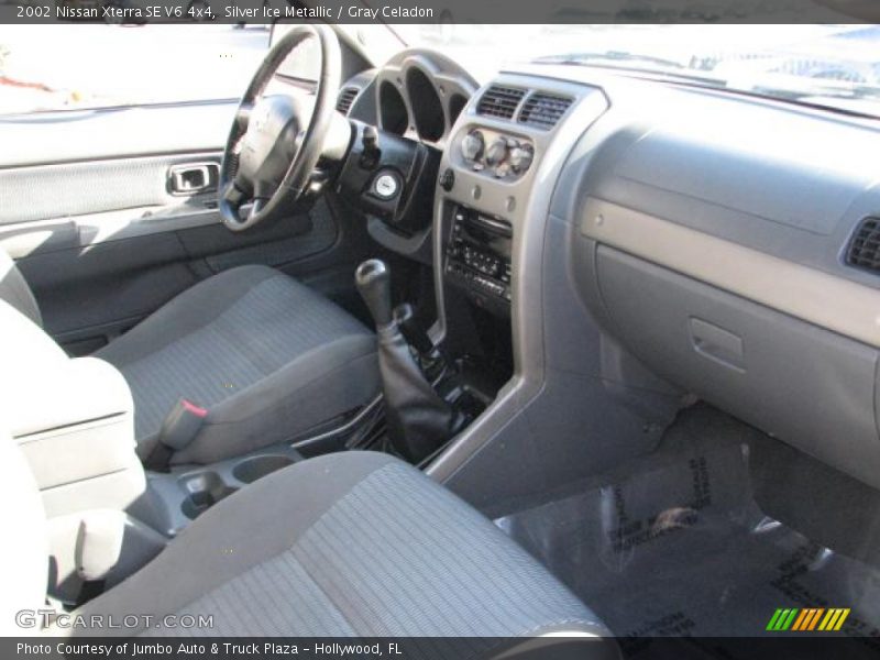 Silver Ice Metallic / Gray Celadon 2002 Nissan Xterra SE V6 4x4
