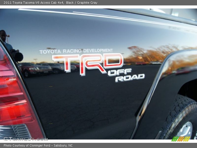 Black / Graphite Gray 2011 Toyota Tacoma V6 Access Cab 4x4