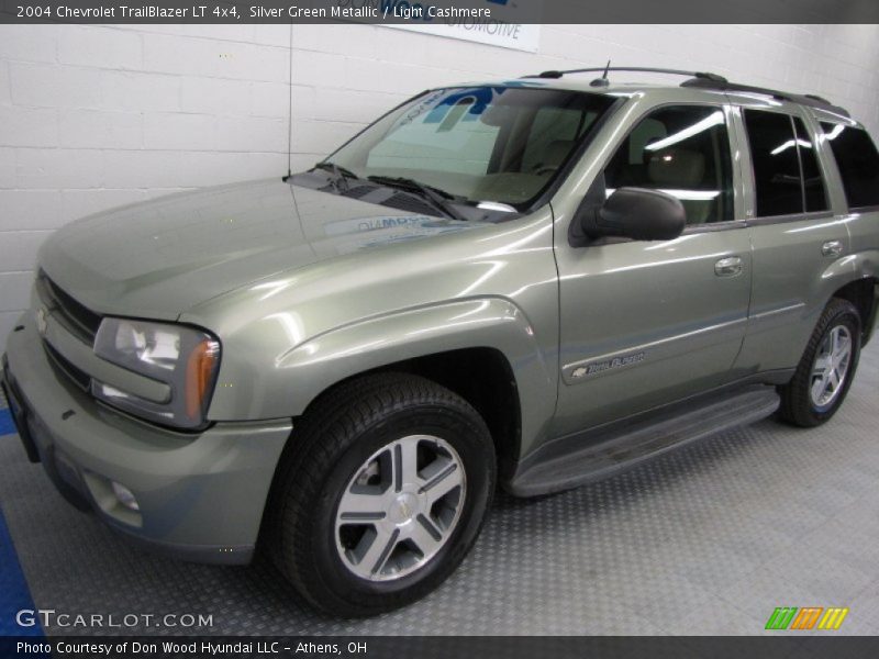 Silver Green Metallic / Light Cashmere 2004 Chevrolet TrailBlazer LT 4x4