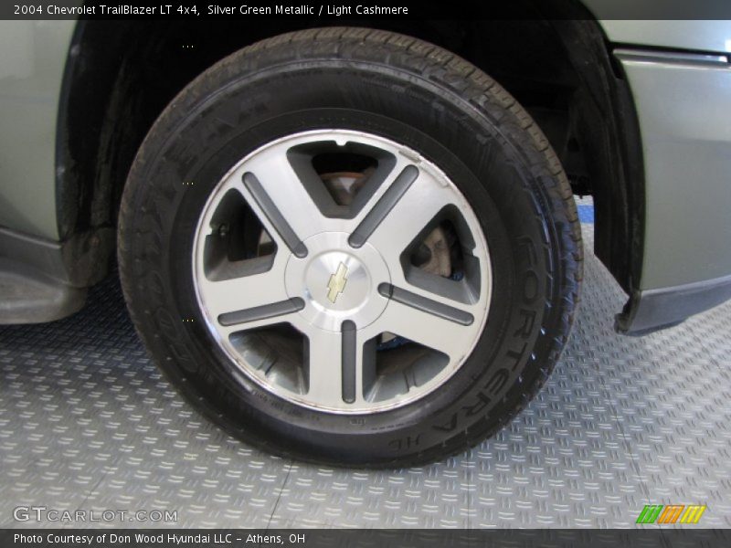 Silver Green Metallic / Light Cashmere 2004 Chevrolet TrailBlazer LT 4x4