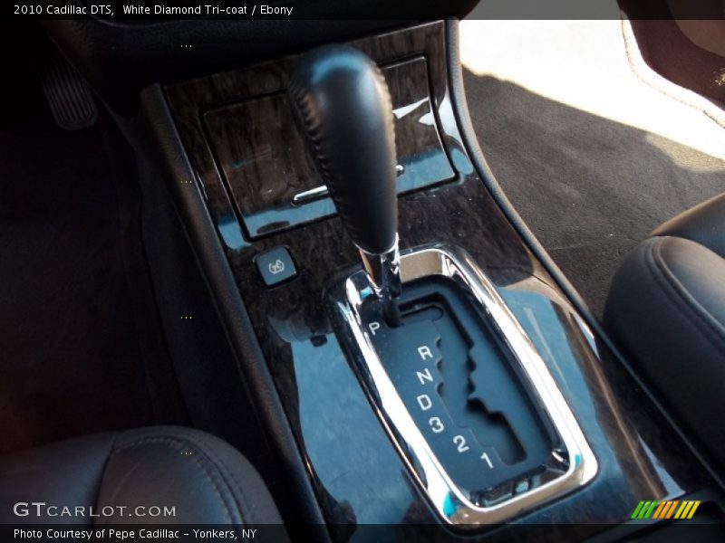 White Diamond Tri-coat / Ebony 2010 Cadillac DTS