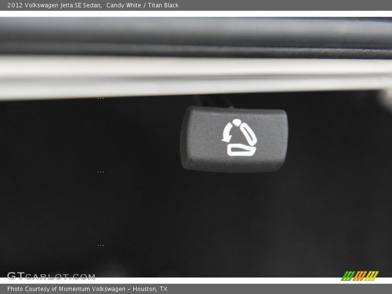 Candy White / Titan Black 2012 Volkswagen Jetta SE Sedan