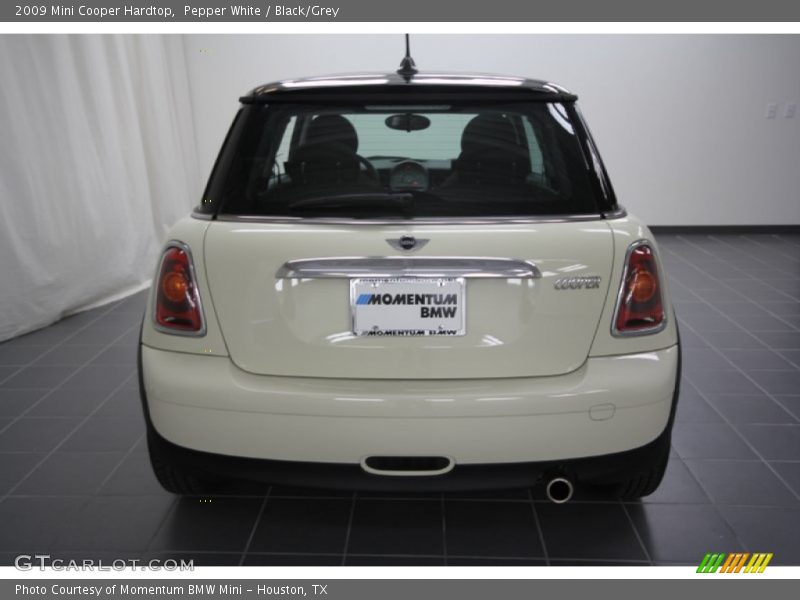 Pepper White / Black/Grey 2009 Mini Cooper Hardtop