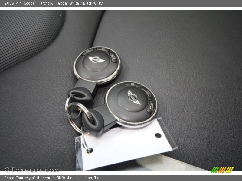 Pepper White / Black/Grey 2009 Mini Cooper Hardtop
