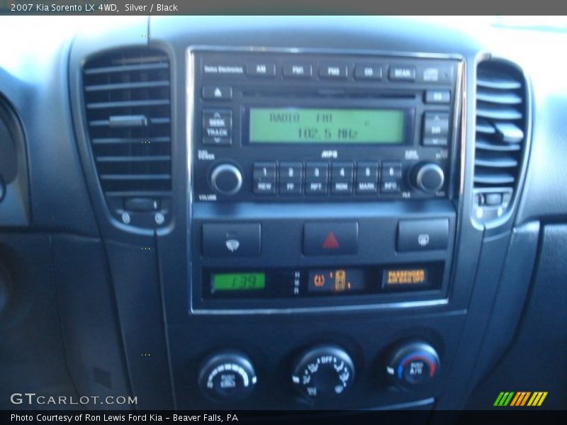 Silver / Black 2007 Kia Sorento LX 4WD