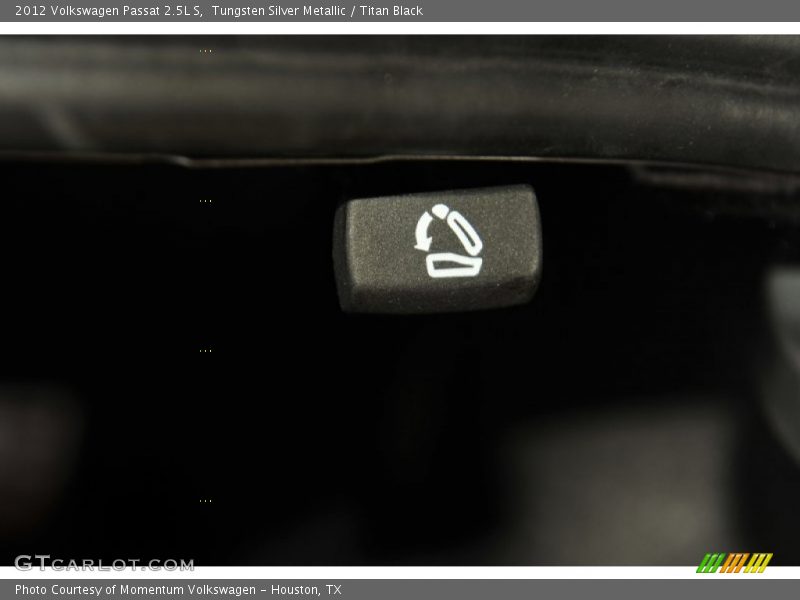Tungsten Silver Metallic / Titan Black 2012 Volkswagen Passat 2.5L S