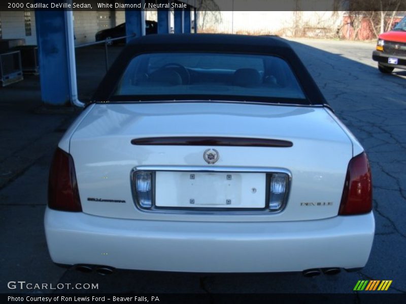 White Diamond / Neutral Shale 2000 Cadillac DeVille Sedan