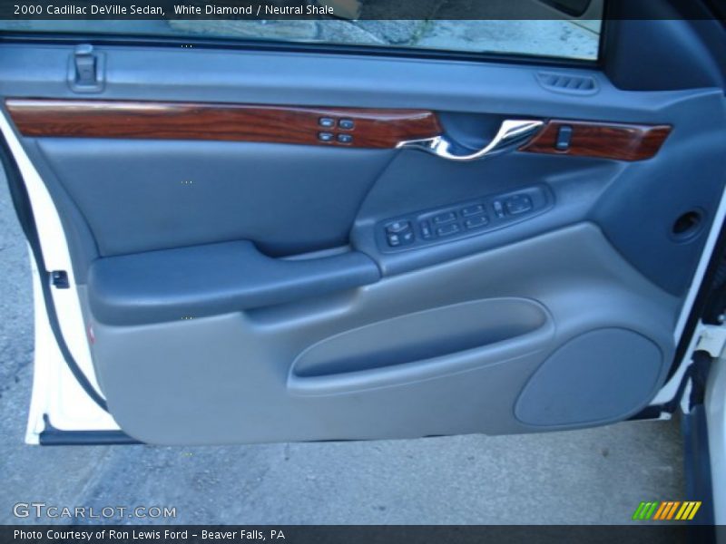 White Diamond / Neutral Shale 2000 Cadillac DeVille Sedan