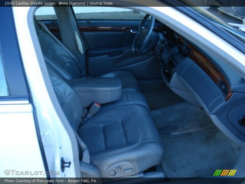 White Diamond / Neutral Shale 2000 Cadillac DeVille Sedan