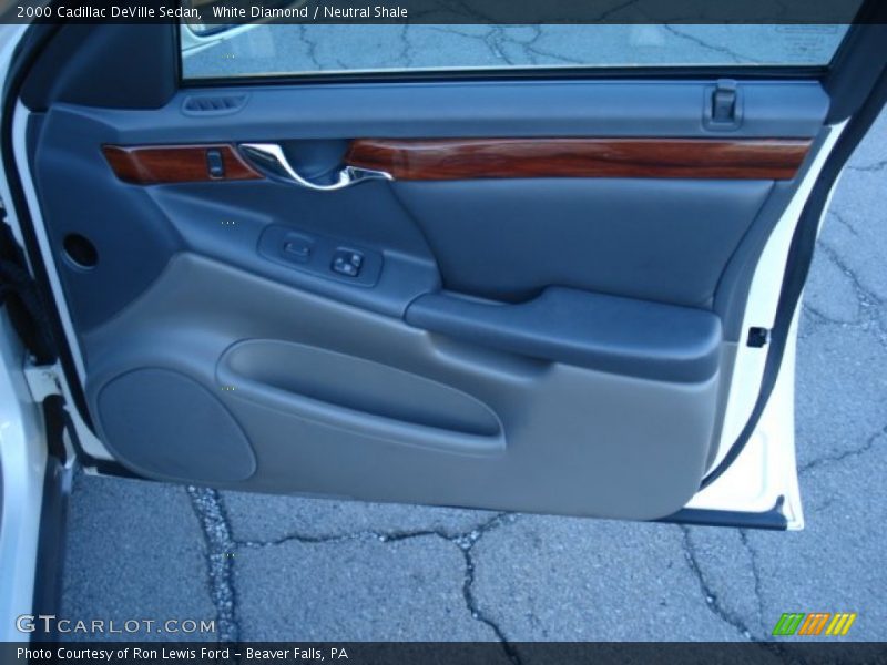White Diamond / Neutral Shale 2000 Cadillac DeVille Sedan