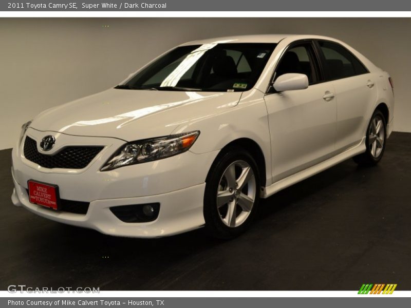 Super White / Dark Charcoal 2011 Toyota Camry SE