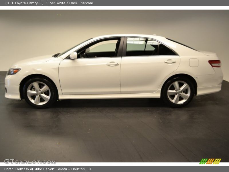 Super White / Dark Charcoal 2011 Toyota Camry SE