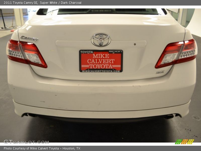 Super White / Dark Charcoal 2011 Toyota Camry SE