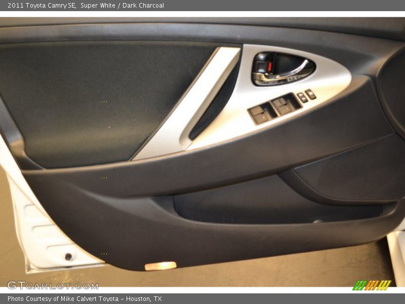 Super White / Dark Charcoal 2011 Toyota Camry SE