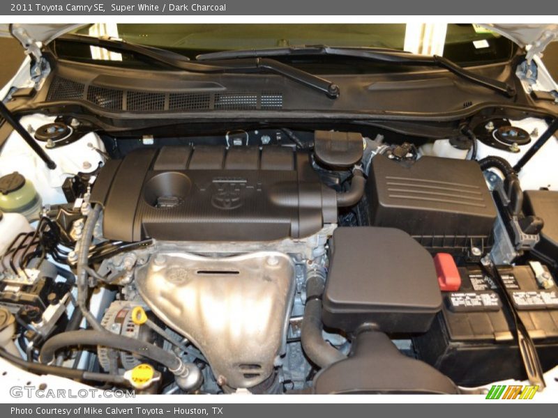 Super White / Dark Charcoal 2011 Toyota Camry SE