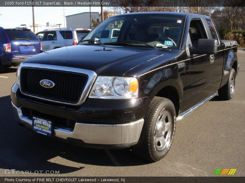 Black / Medium Flint Grey 2005 Ford F150 XLT SuperCab