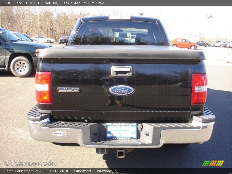 Black / Medium Flint Grey 2005 Ford F150 XLT SuperCab