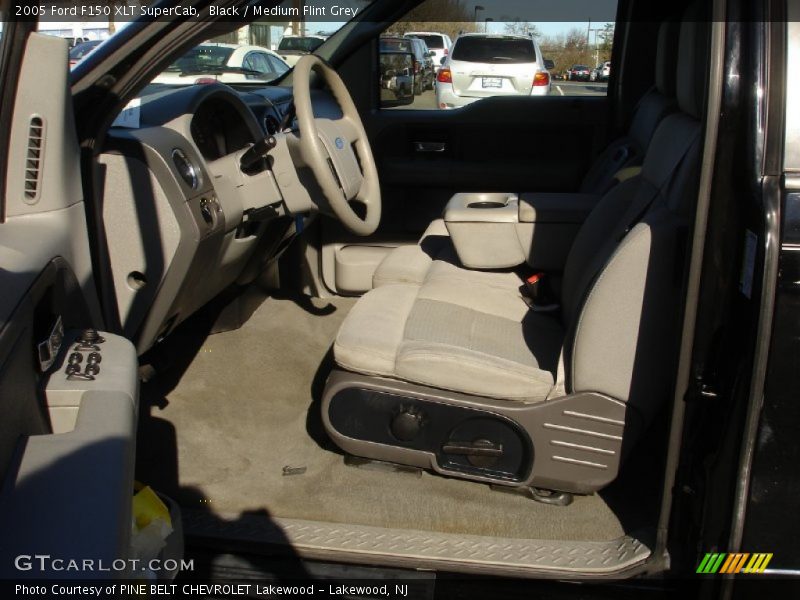 Black / Medium Flint Grey 2005 Ford F150 XLT SuperCab