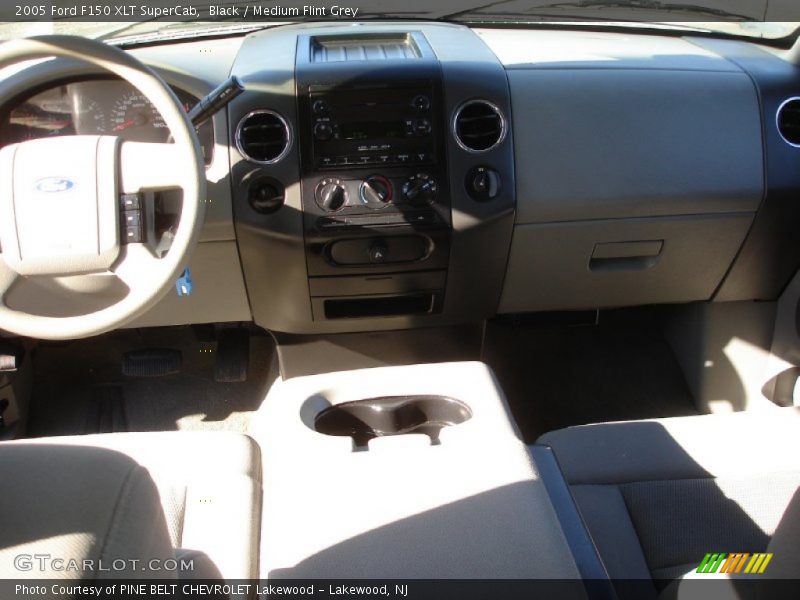 Black / Medium Flint Grey 2005 Ford F150 XLT SuperCab
