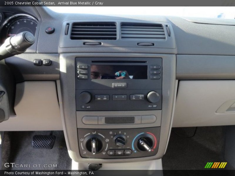 Arrival Blue Metallic / Gray 2005 Chevrolet Cobalt Sedan
