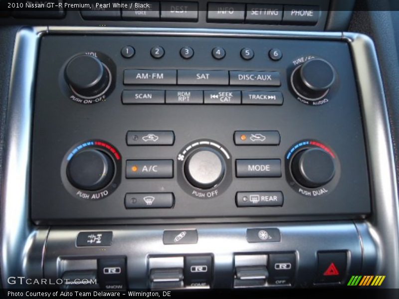 Controls of 2010 GT-R Premium