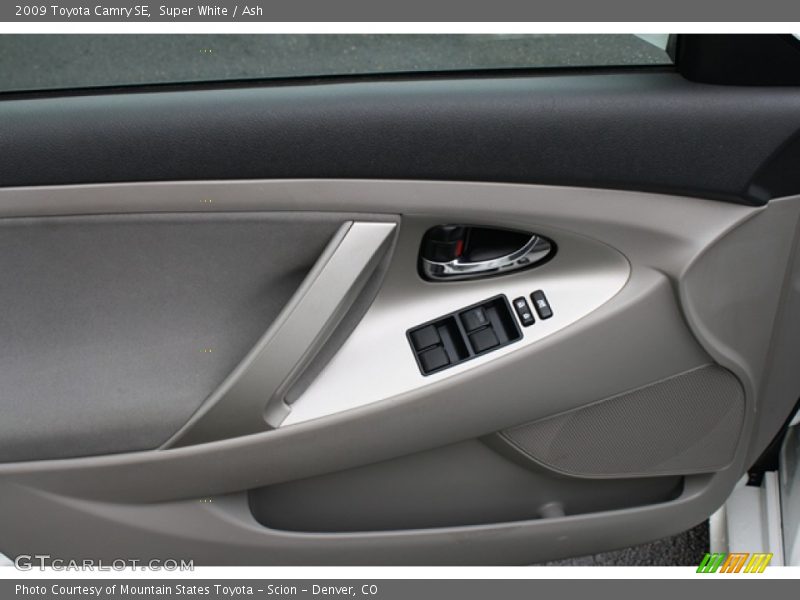 Super White / Ash 2009 Toyota Camry SE