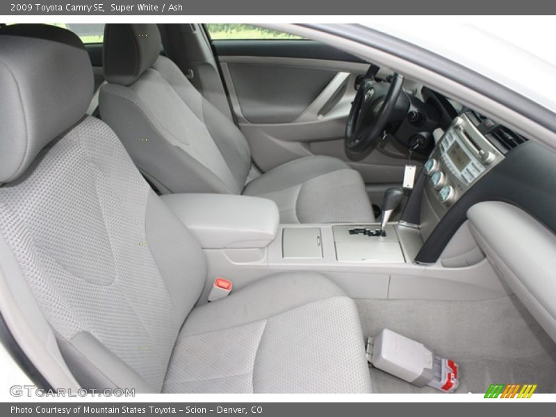Super White / Ash 2009 Toyota Camry SE