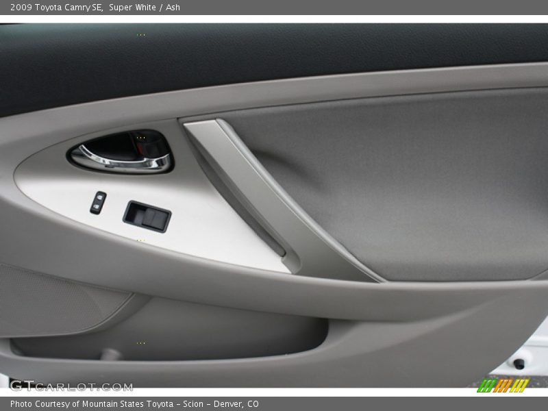 Super White / Ash 2009 Toyota Camry SE