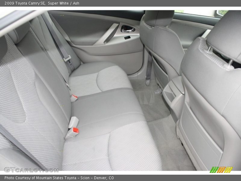 Super White / Ash 2009 Toyota Camry SE