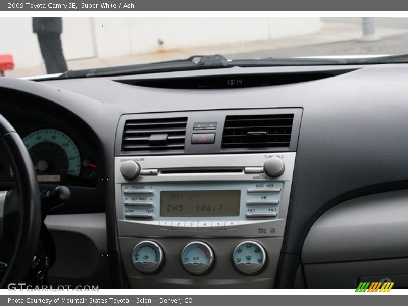 Super White / Ash 2009 Toyota Camry SE