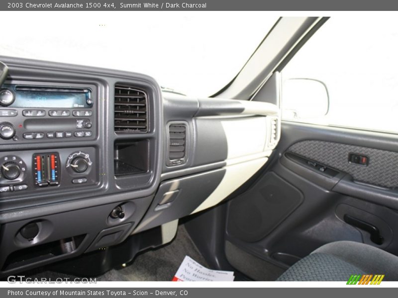 Summit White / Dark Charcoal 2003 Chevrolet Avalanche 1500 4x4